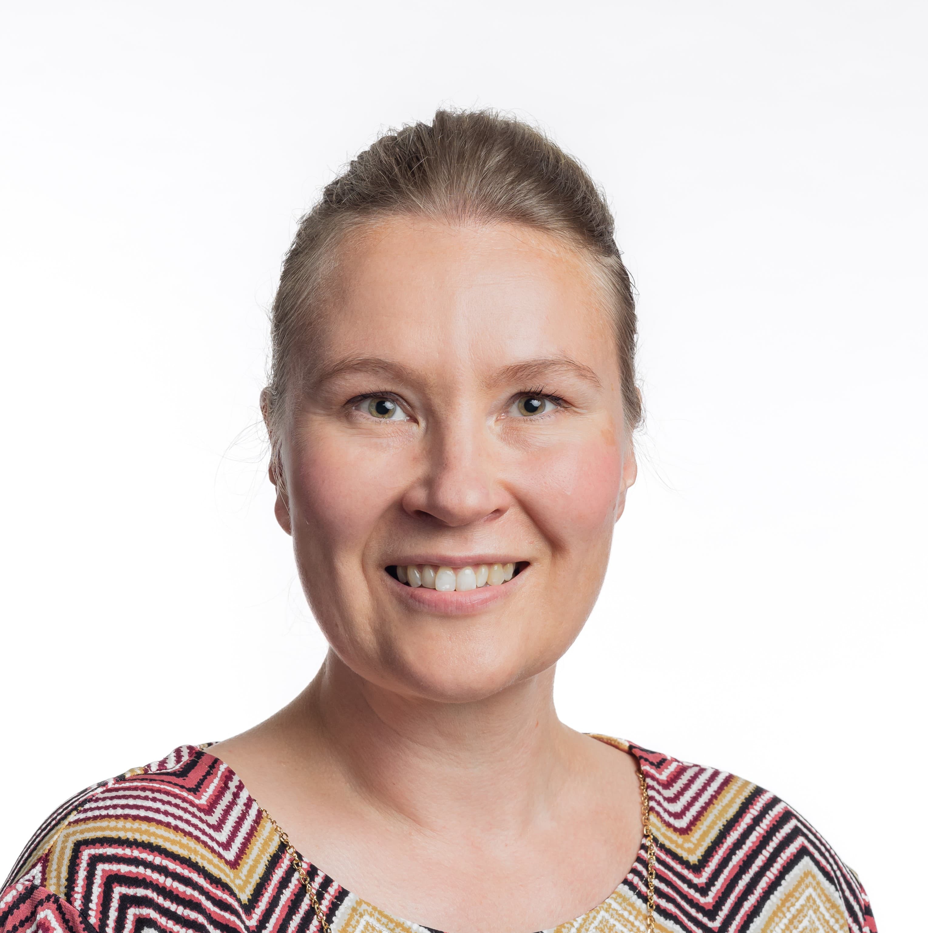 Riikka Kärki  — Pihlajalinna