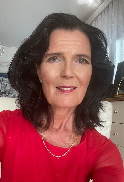 Nina Lehtinen  — Pihlajalinna