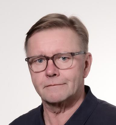 Juhani Metsäniitty, Medicine licentiat — Pihlajalinna
