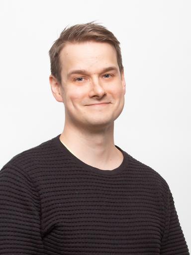 Arto Lähteelä, Medicine licentiat — Pihlajalinna
