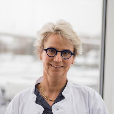 Kia Pelto-Vasenius, Medicine doktor — Pihlajalinna