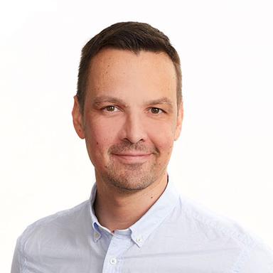 Janne Iivanainen, Medicine licentiat — Pihlajalinna