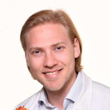 Jussi Kosola, Medicine doktor, Docent — Pihlajalinna
