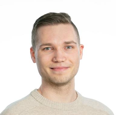 Lauri Närhi, Medicine licentiat — Pihlajalinna