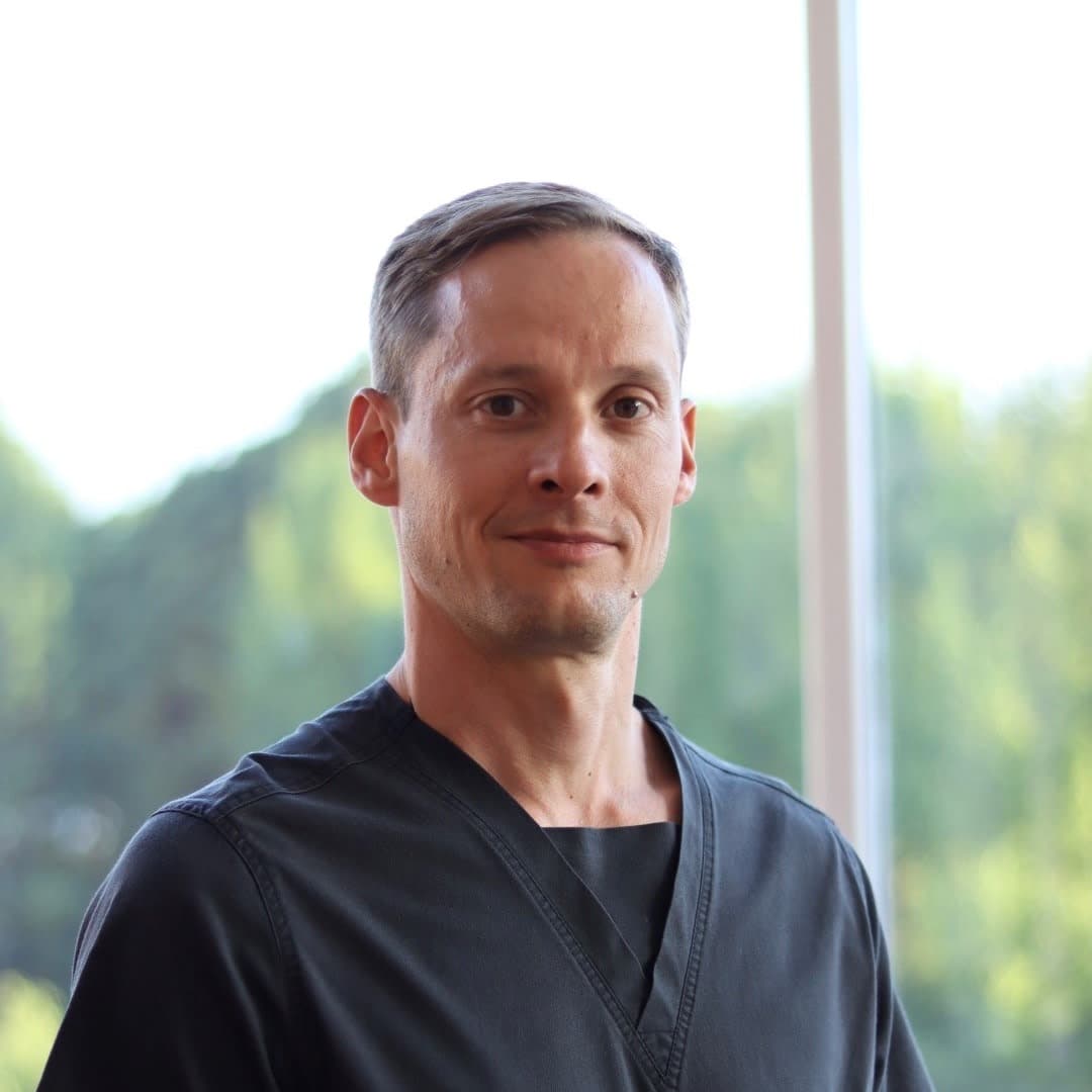 Eerik Hällfors  — Pihlajalinna