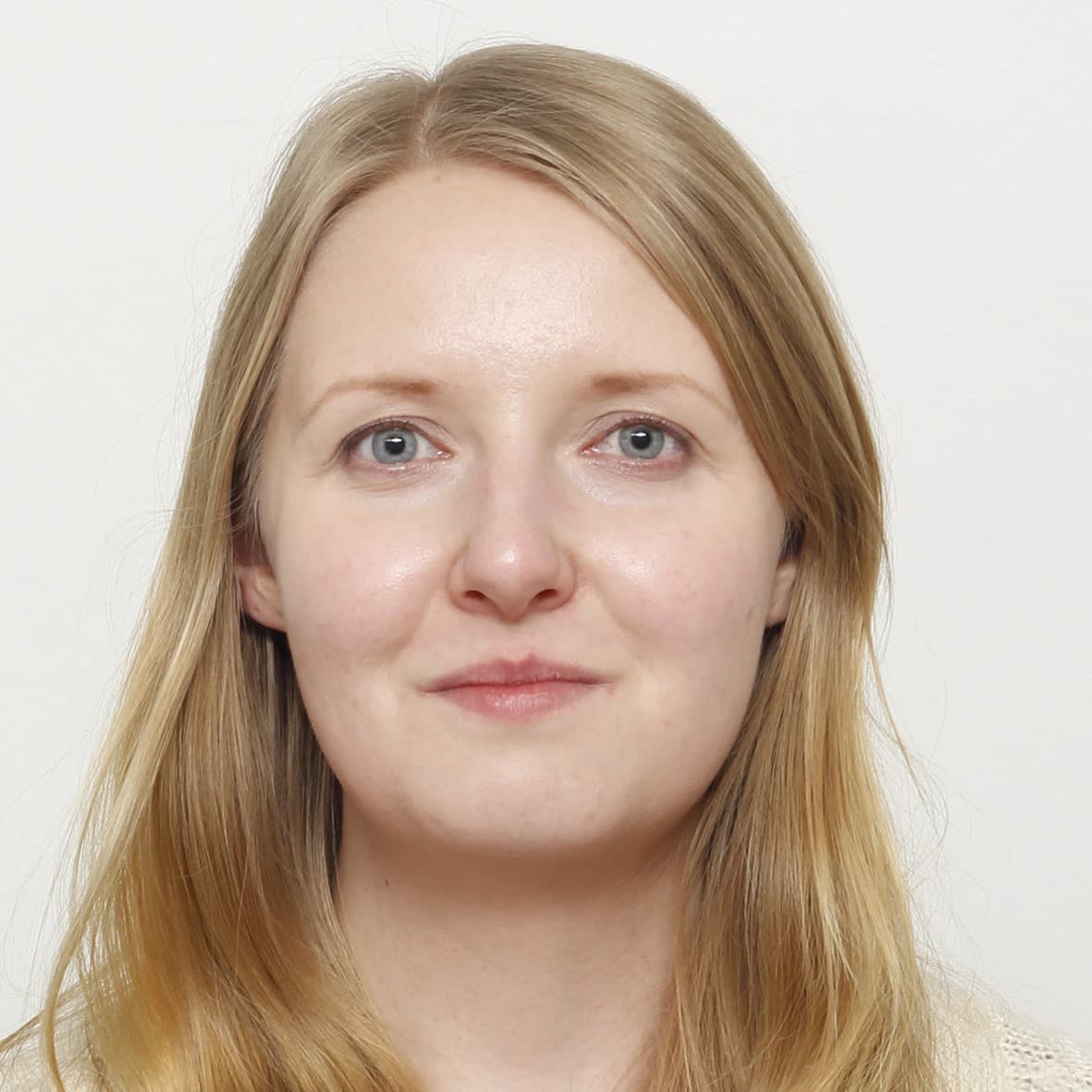 Henna Närhi — Pihlajalinna