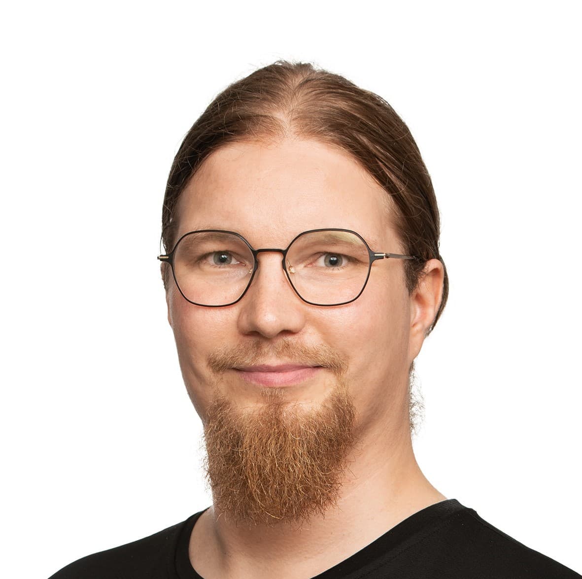 Henri Karvinen, Lääketieteen lisensiaatti — Pihlajalinna