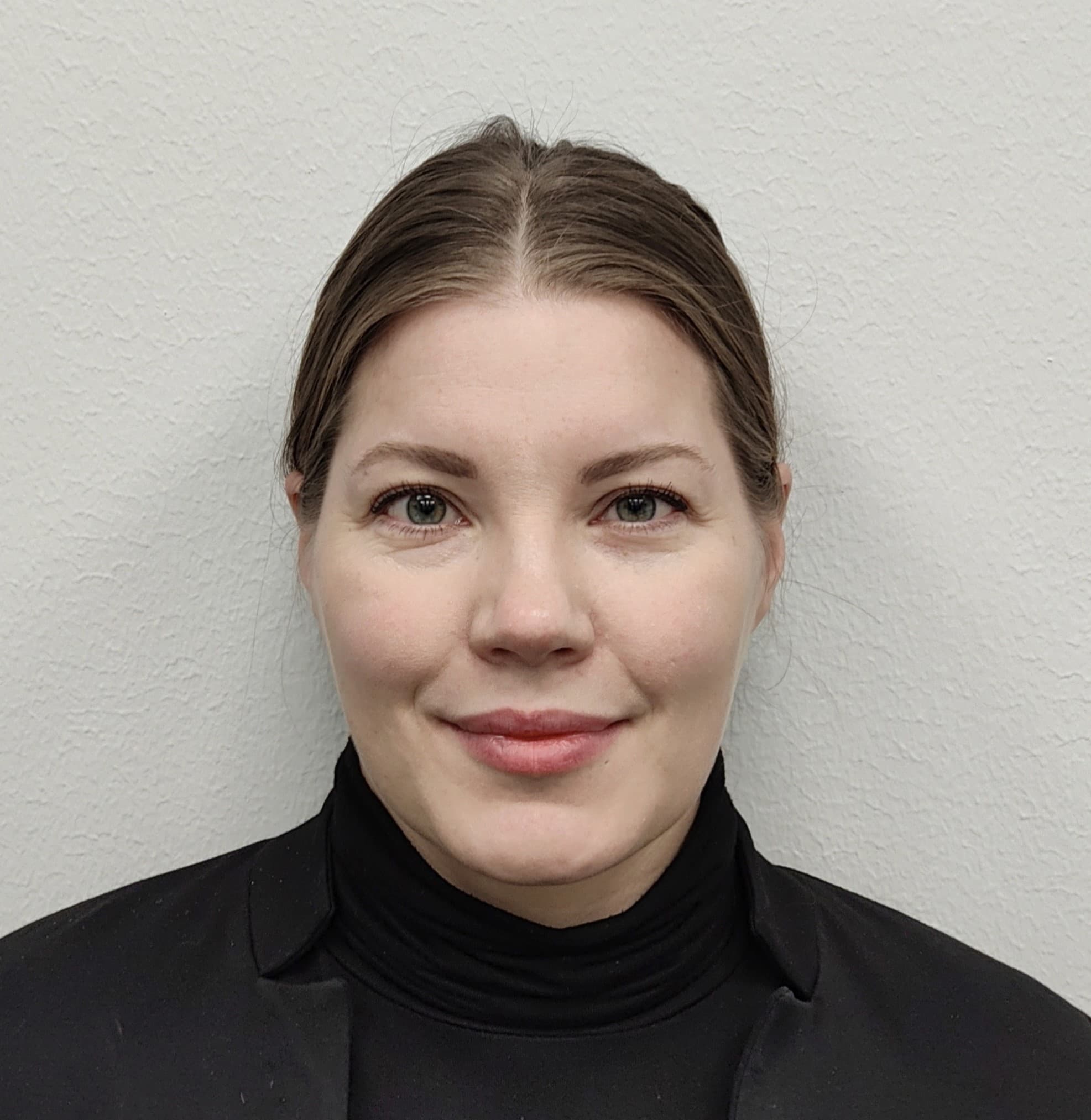 Inari Laaksonen — Pihlajalinna